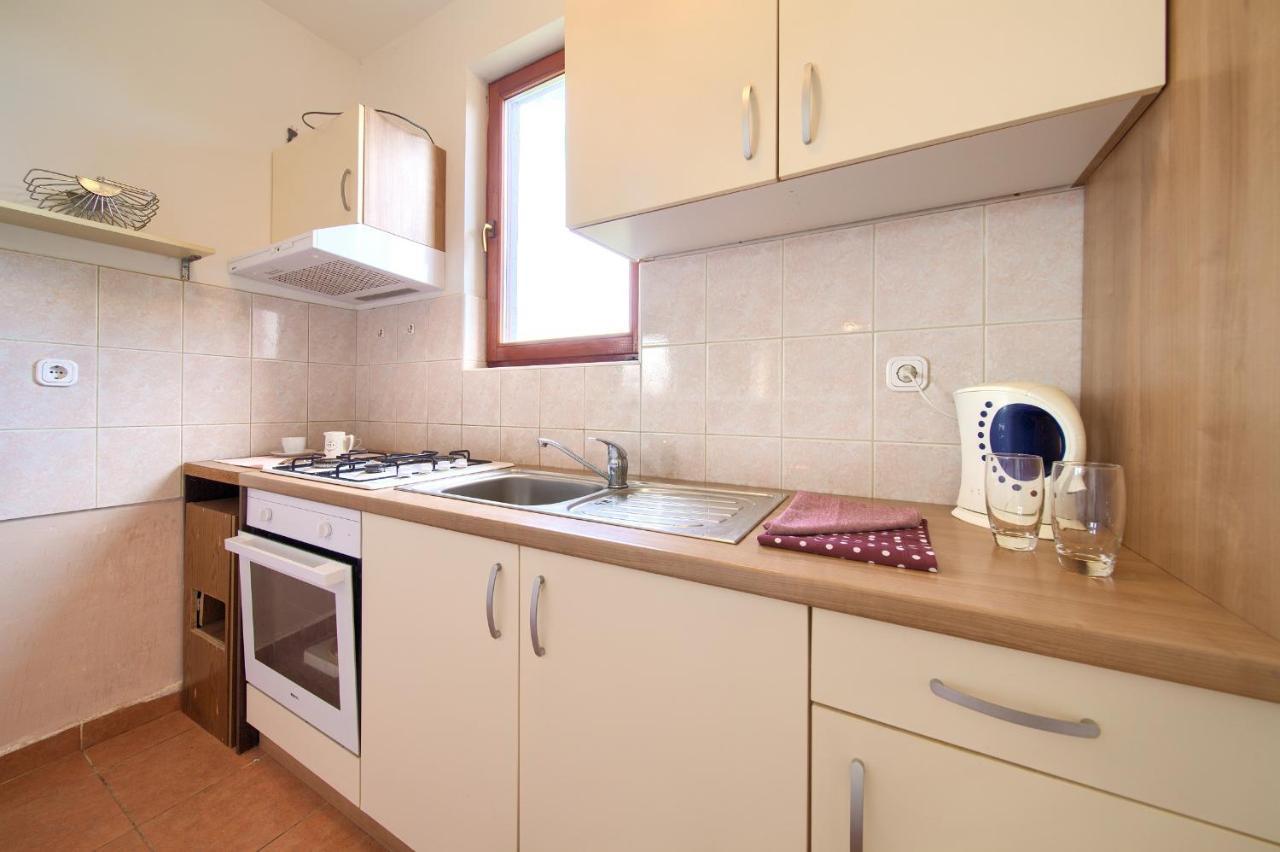 With Terrace And Private Parking Rasopasno