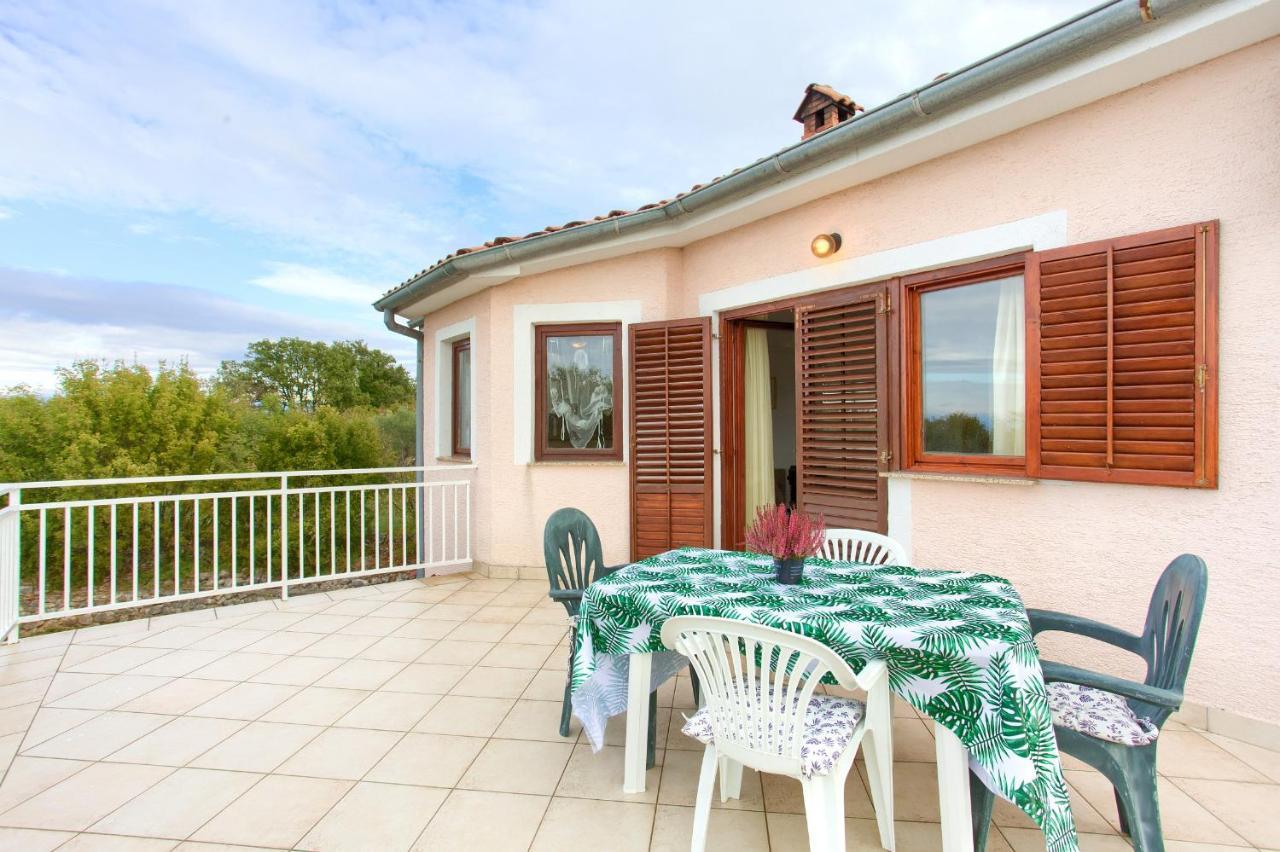 Apartment With Terrace And Private Parking Rasopasno