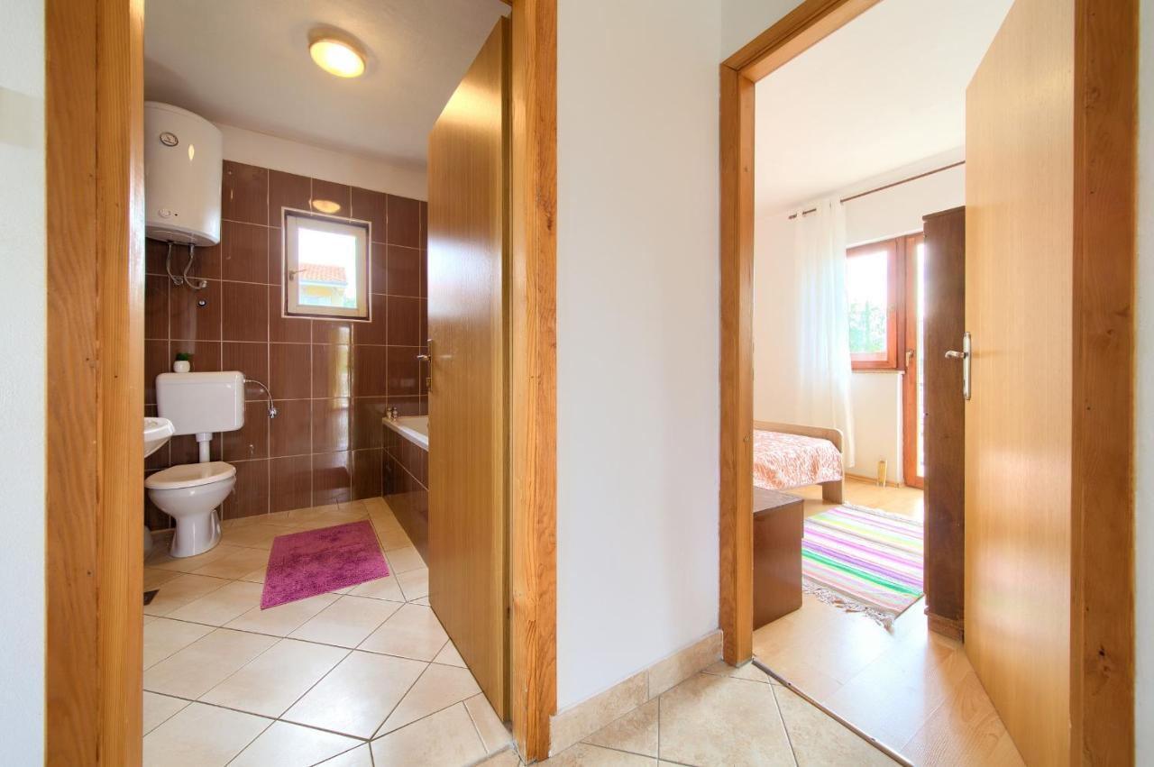 With Terrace And Private Parking Apartment Rasopasno