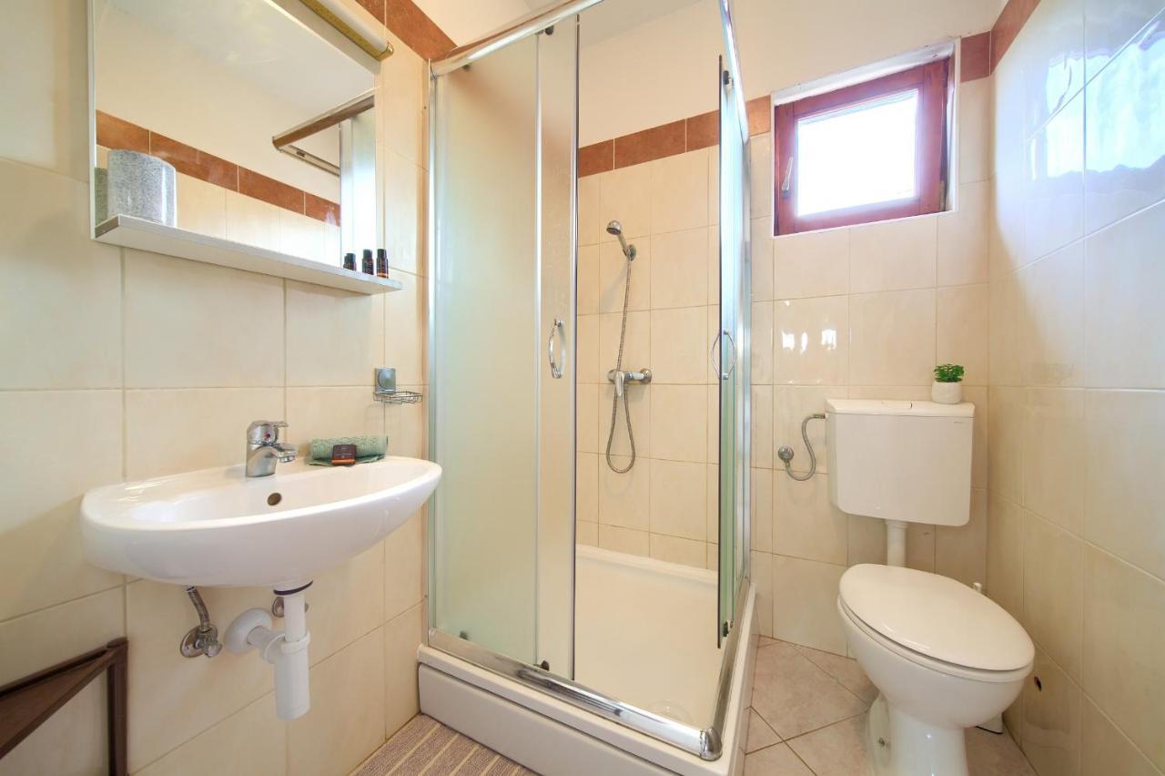 With Terrace And Private Parking Rasopasno